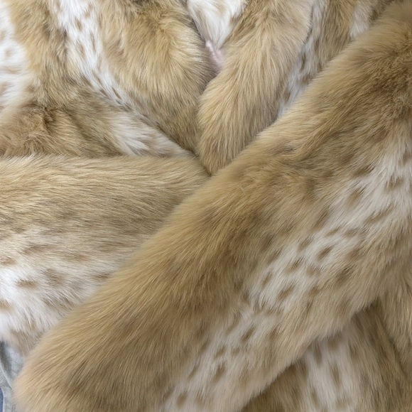 Unreal Fur Coat - Picture 4 of 5